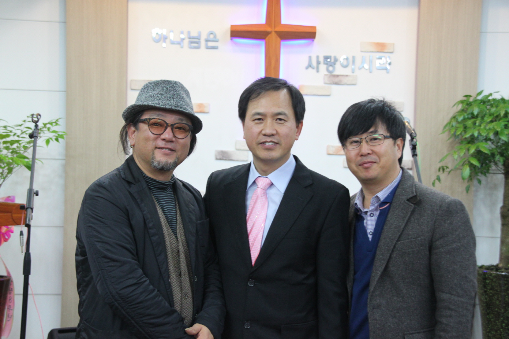 크기시흥샘물교회 목사님과.JPG